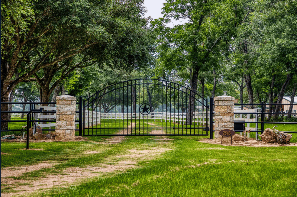 2843 Dinges Ln Bellville, Texas 77418