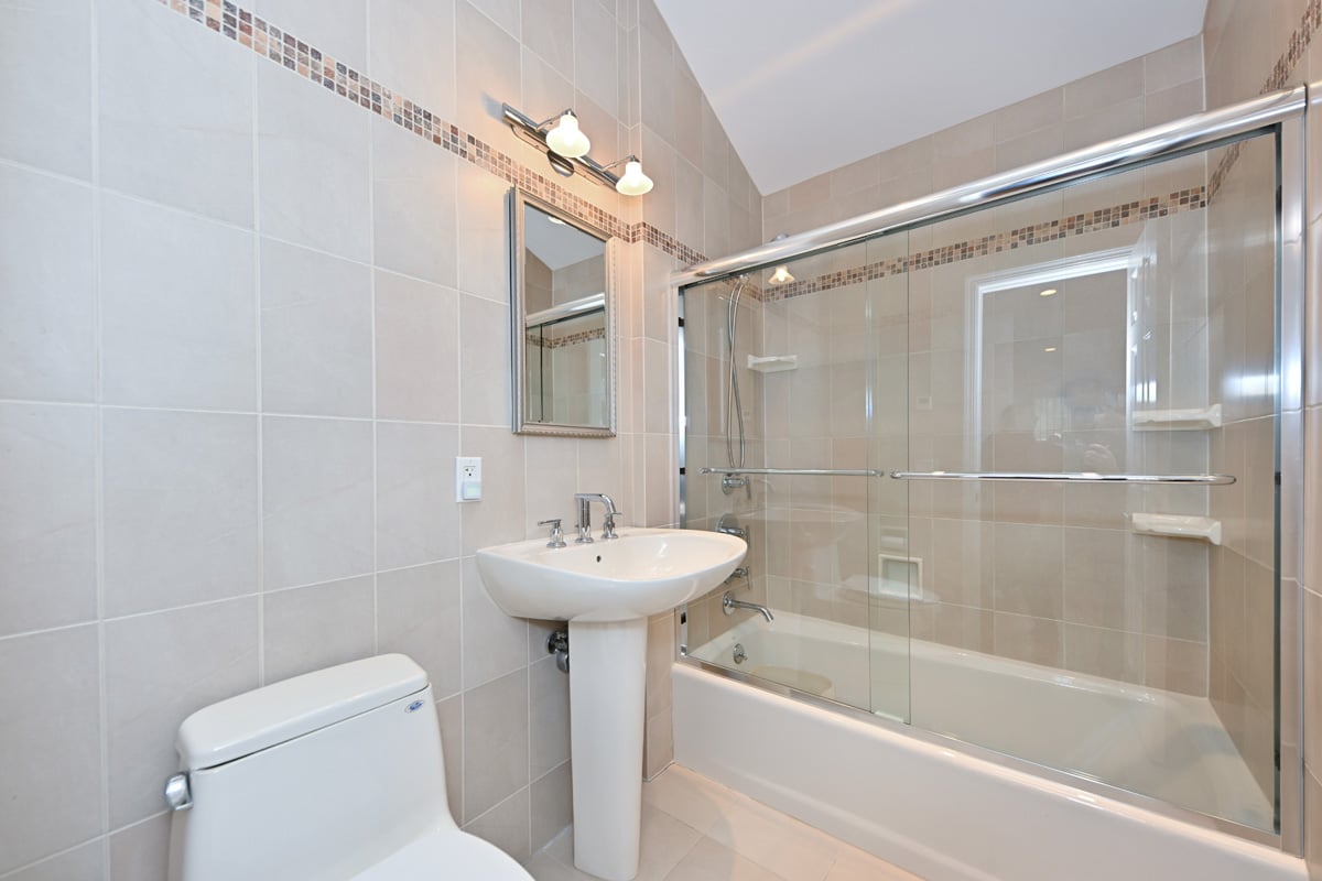 23 Spruce Pl