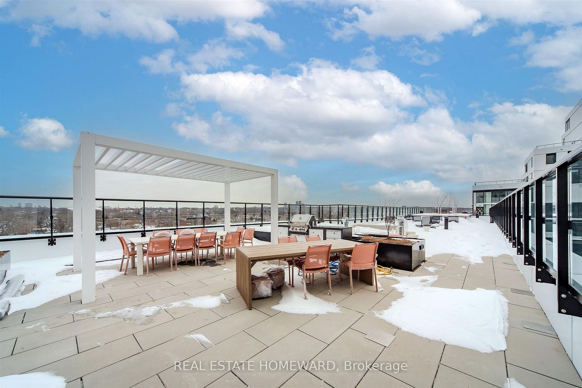 PENTHOUSE BY THE BEACHES 