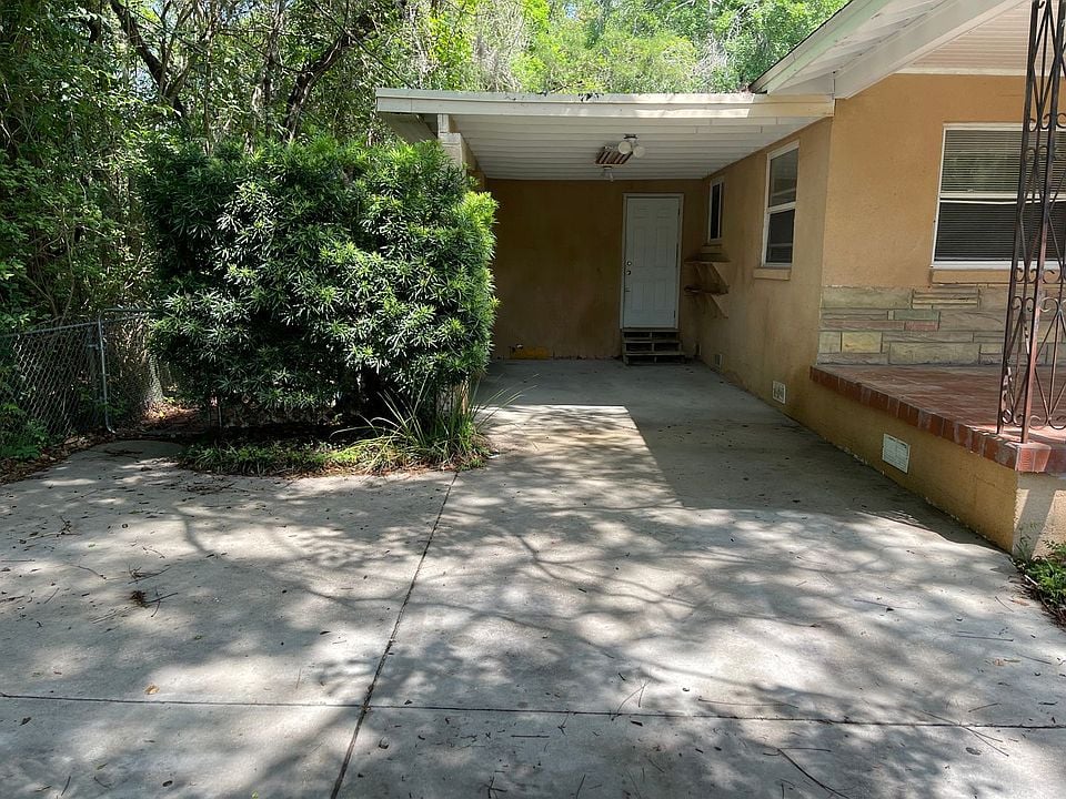 1302 Lakeside Drive
