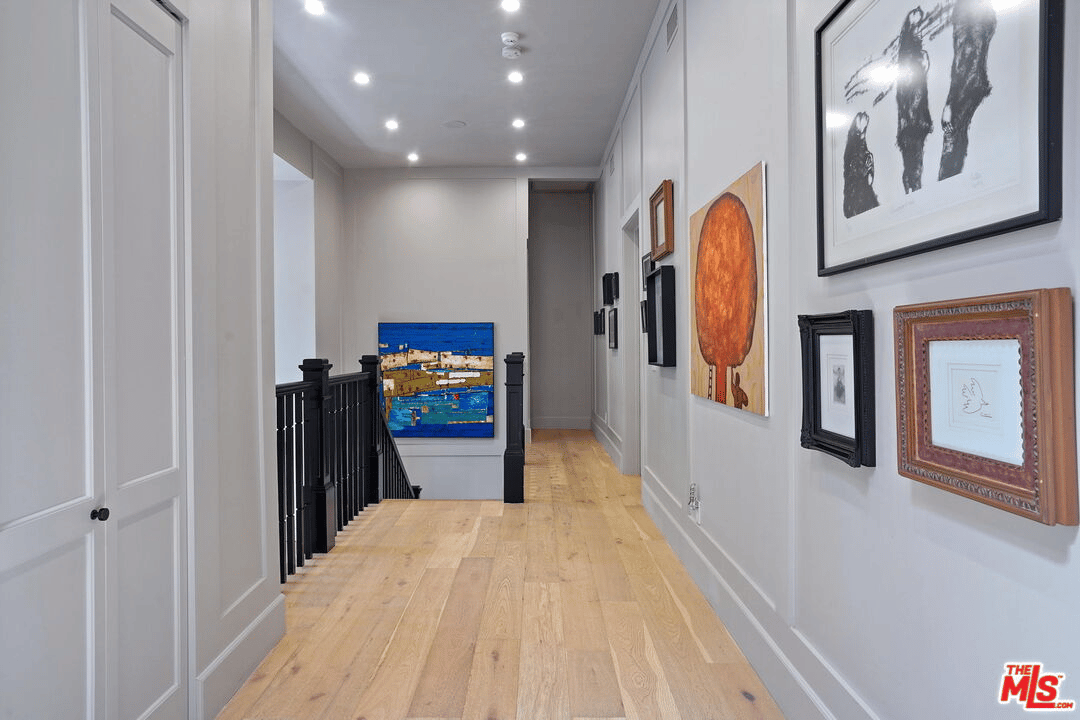 2794 Mandeville Canyon Rd