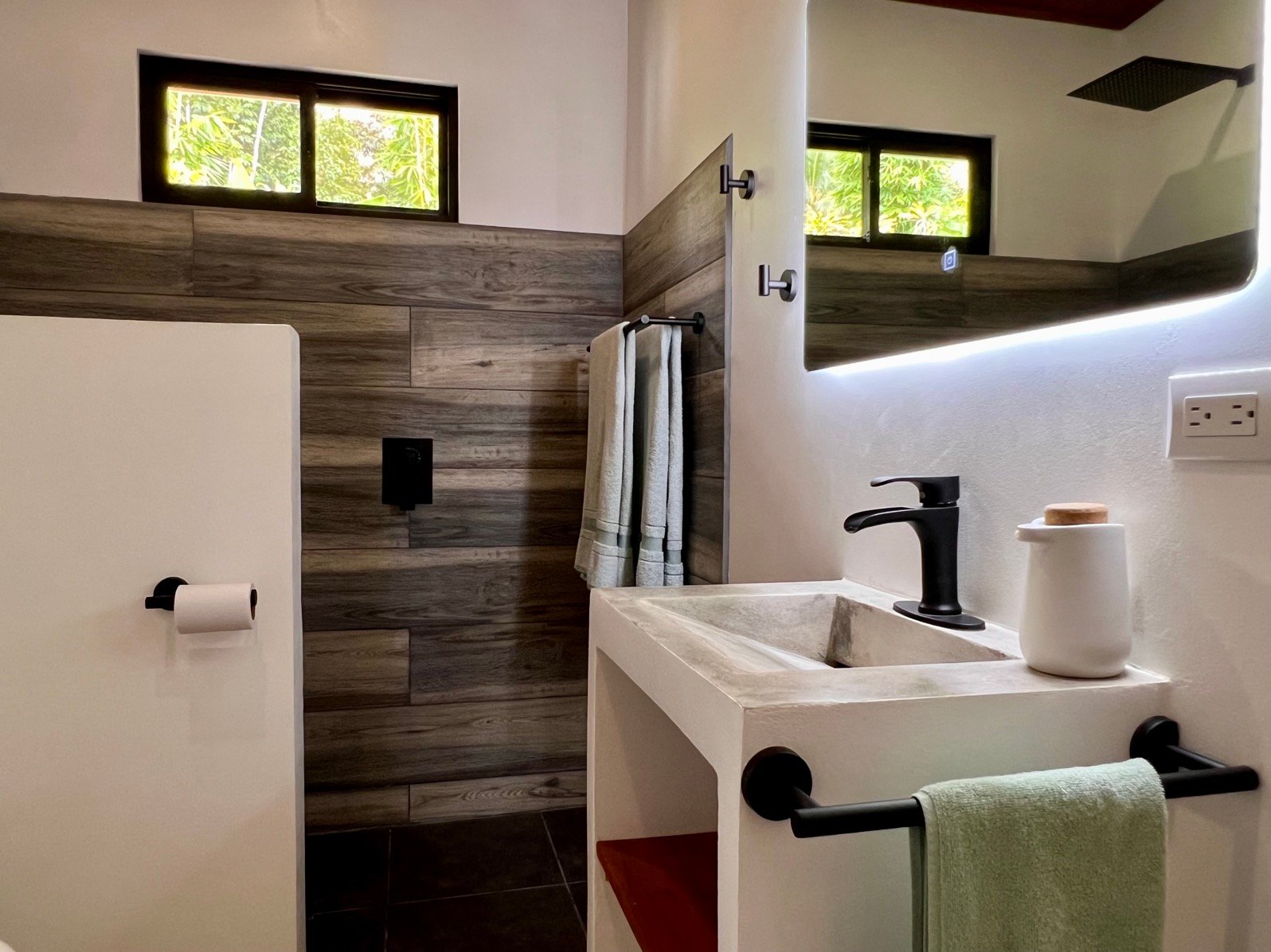 Brand New Modern Home in a Private Tropical Setting - Tres Rios
