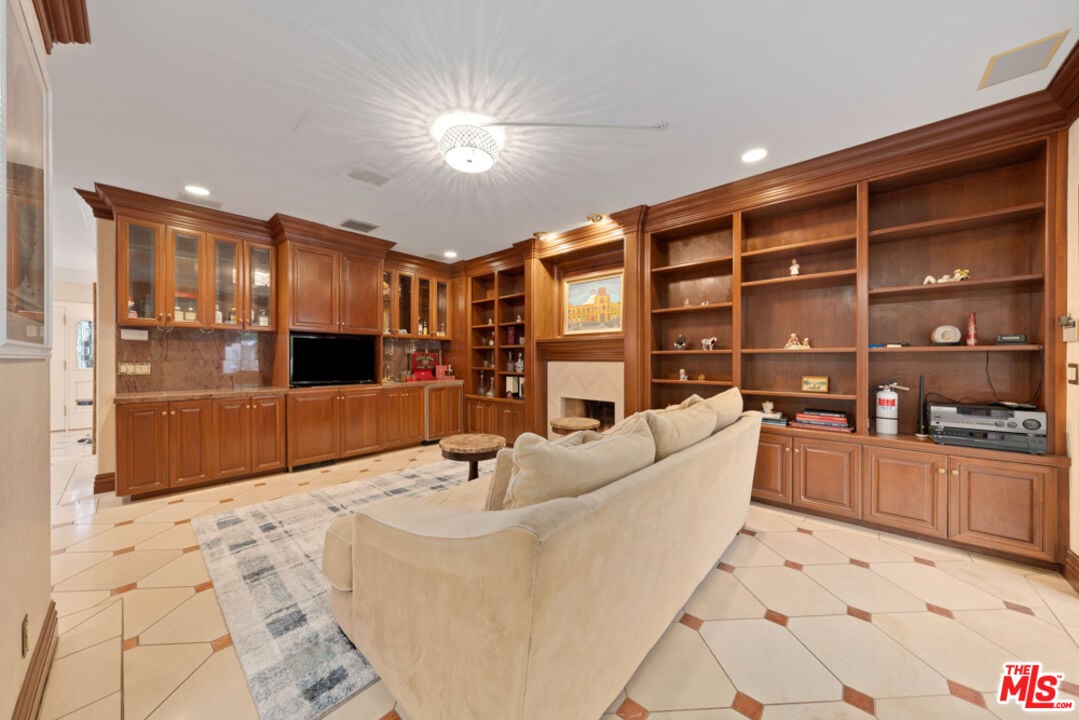 338 Entrada Dr