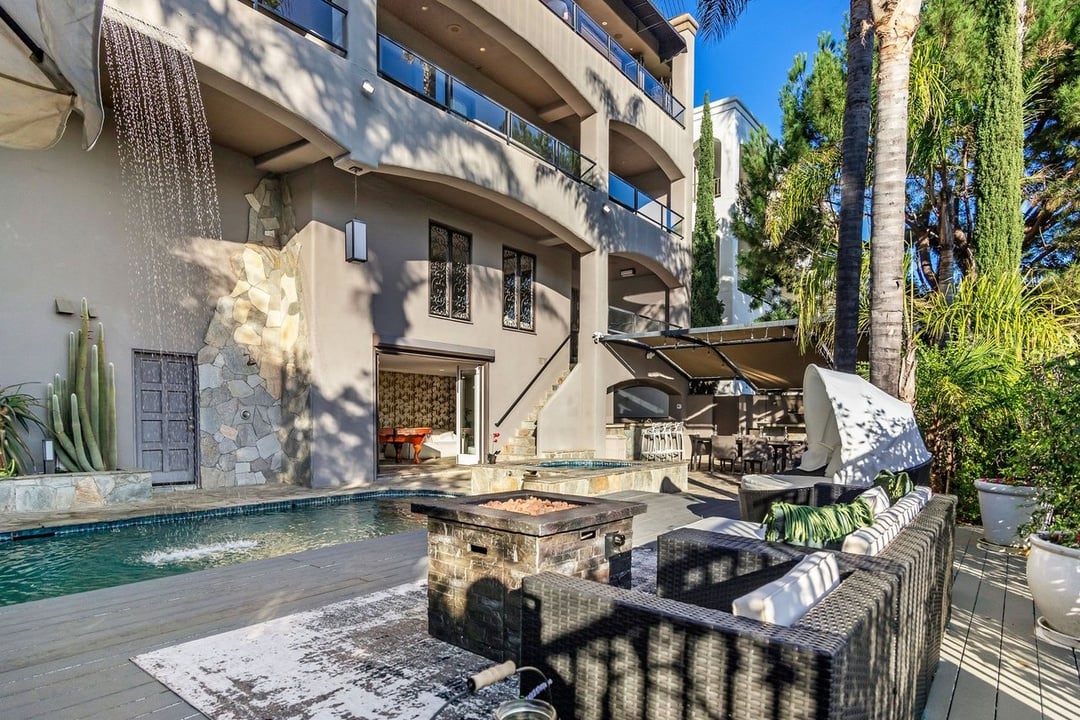 Mulholland Drive, 90068