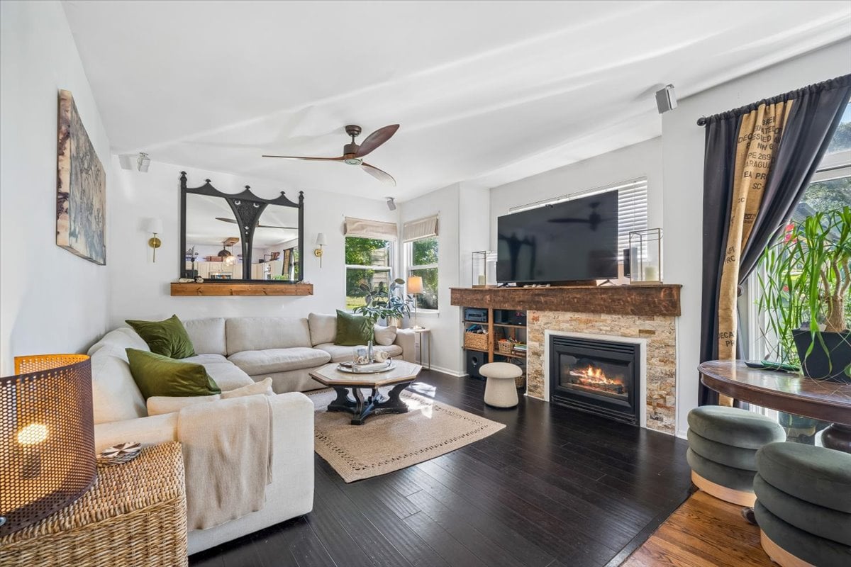 Stunning McHenry Oasis