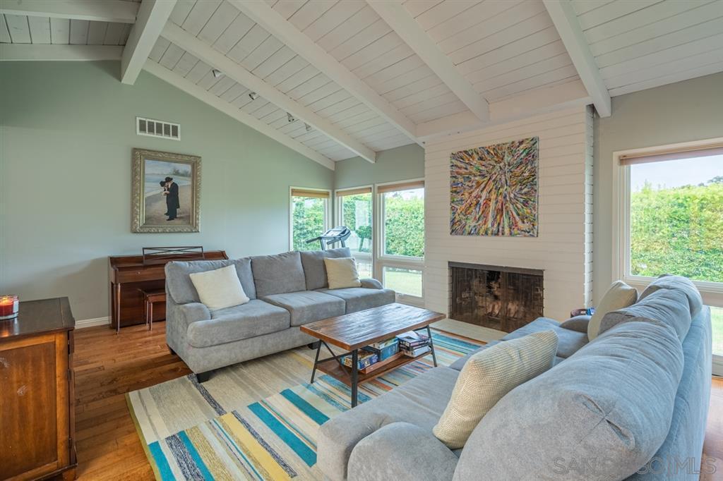 8946 La Jolla Scenic Dr N