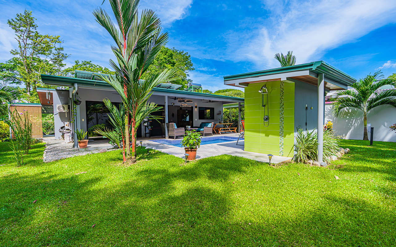 Home Near Downtown Uvita with Private Forest and Creek