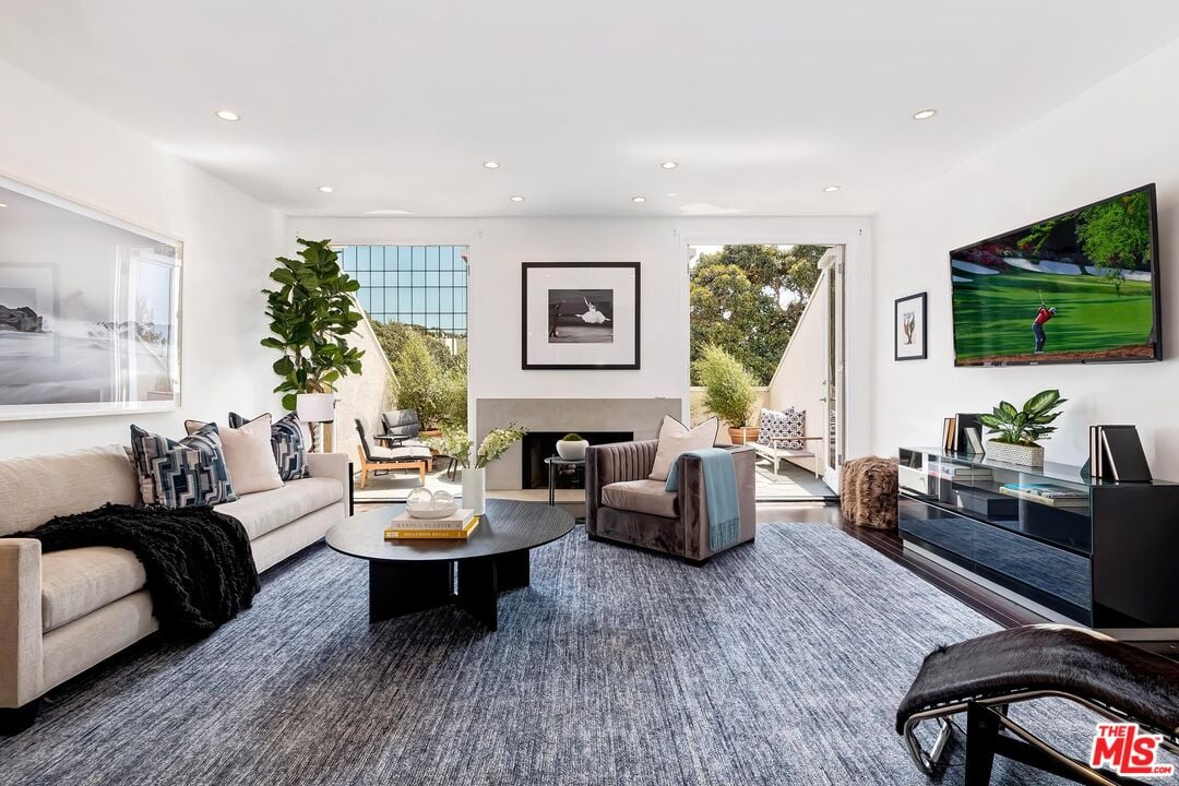 1131 20th St Unit: 2