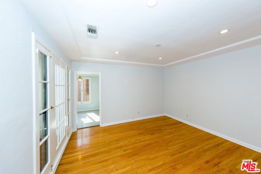 1131 S La Peer Dr