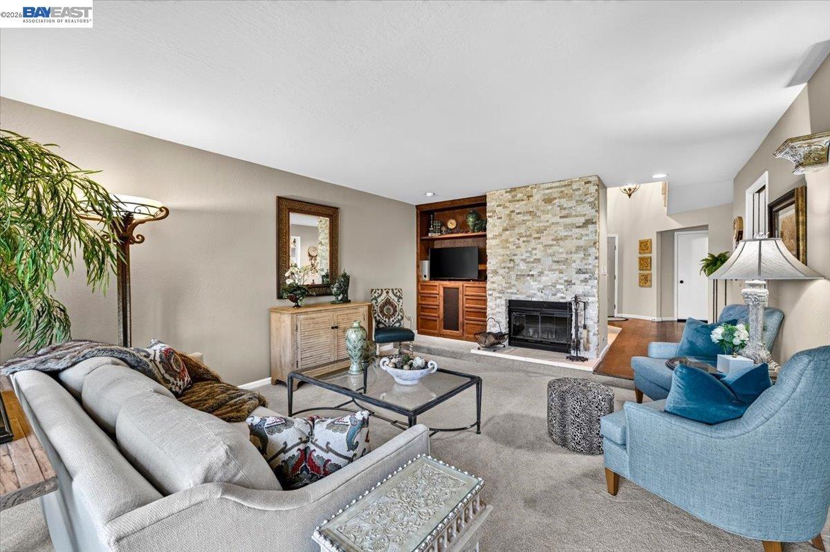 525 Silver Oak Ln