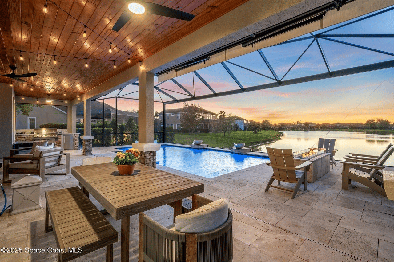 3077 Cortona Dr