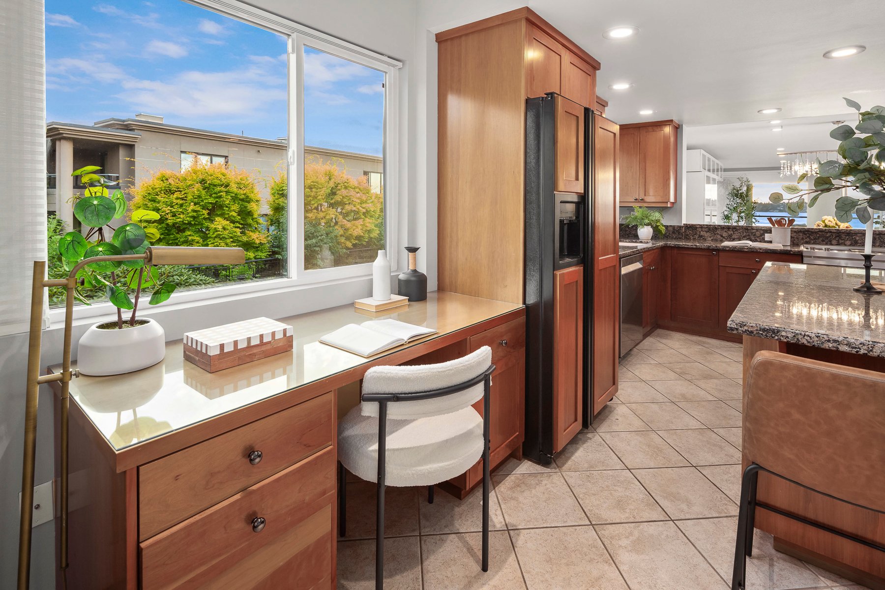 827 Lake Street S Unit: 208