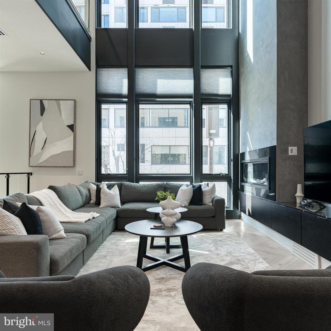 109 S 24th St, Philadelphia, PA 19103