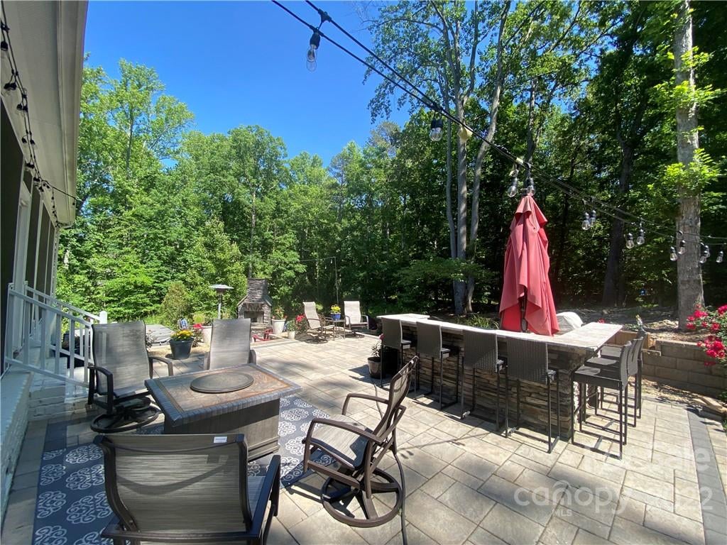709 Woodcliff Ct