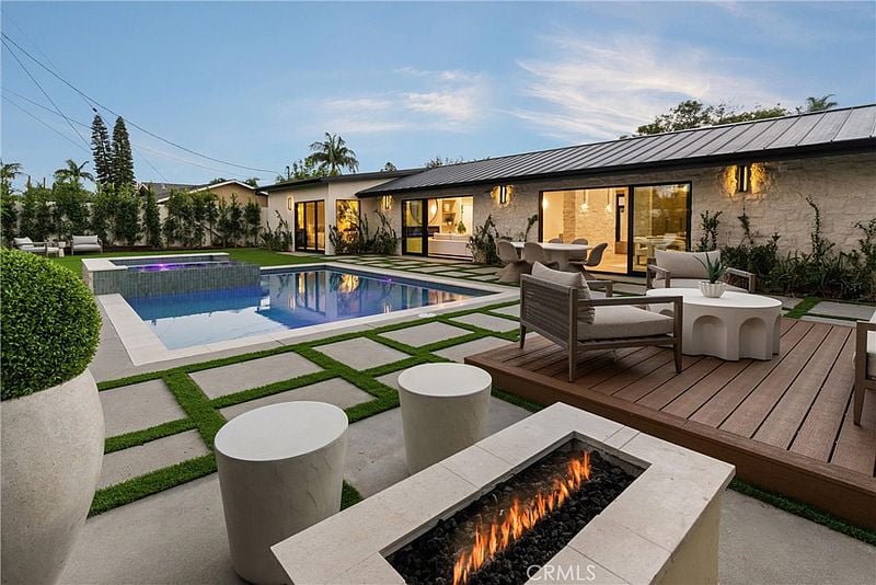 3080 Country Club Dr