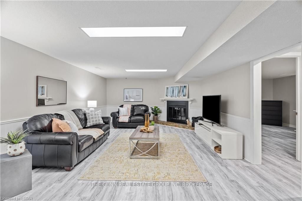 102 Fairlane Rd