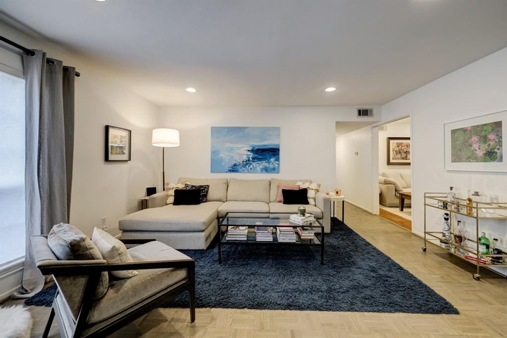 361 N Post Oak Ln, #142