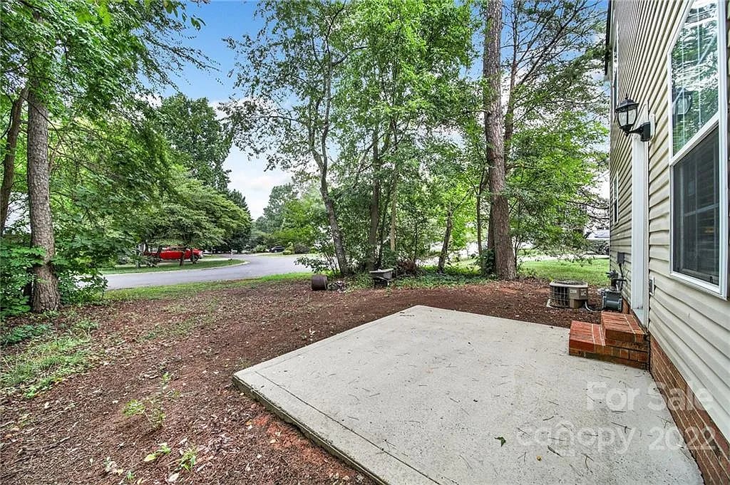 206 Forest Oaks Dr