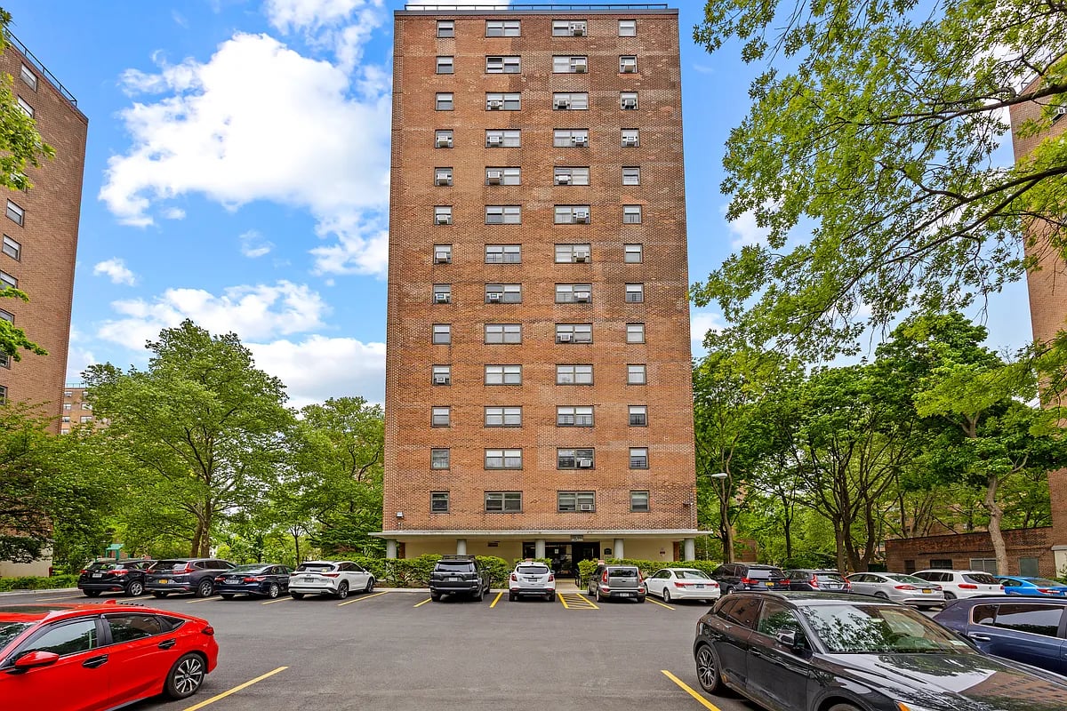 21-66 33rd Road Unit: 12B