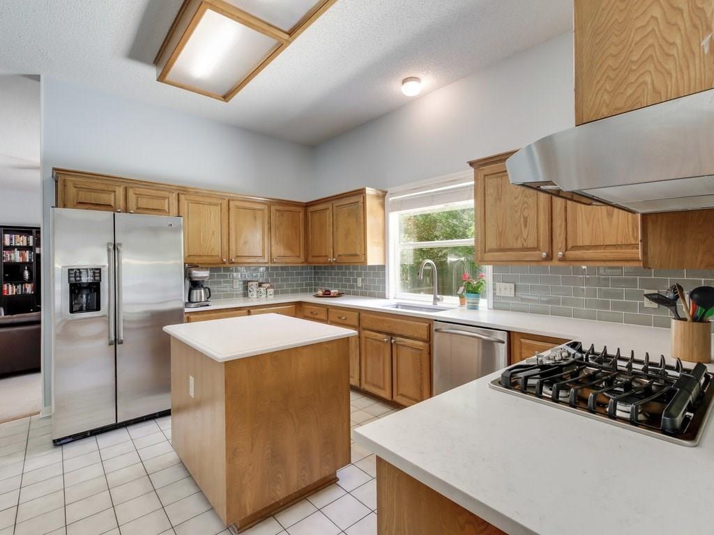1100 Quaker Ridge Dr