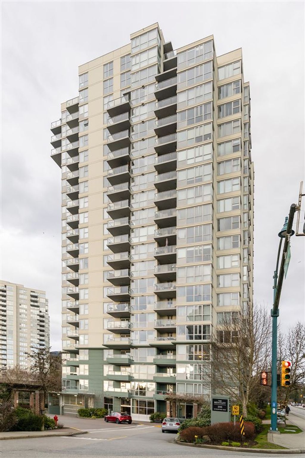 295 Guildford Wy, #201