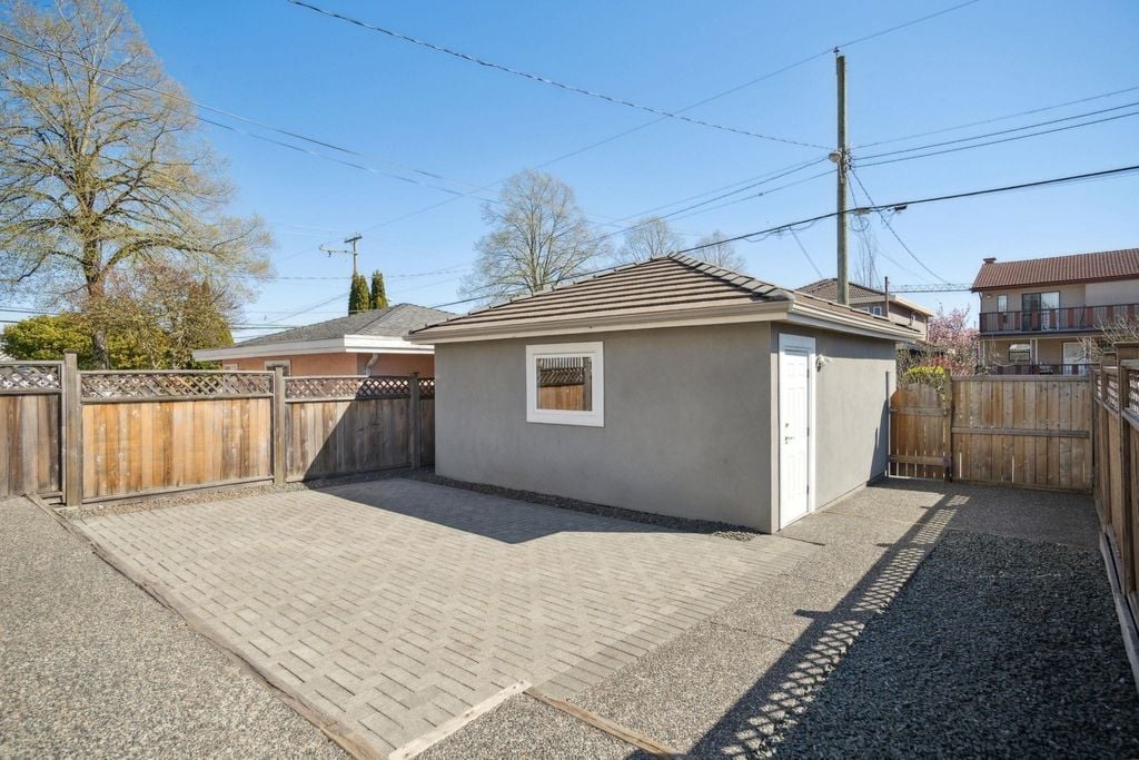 116 W 46th Ave