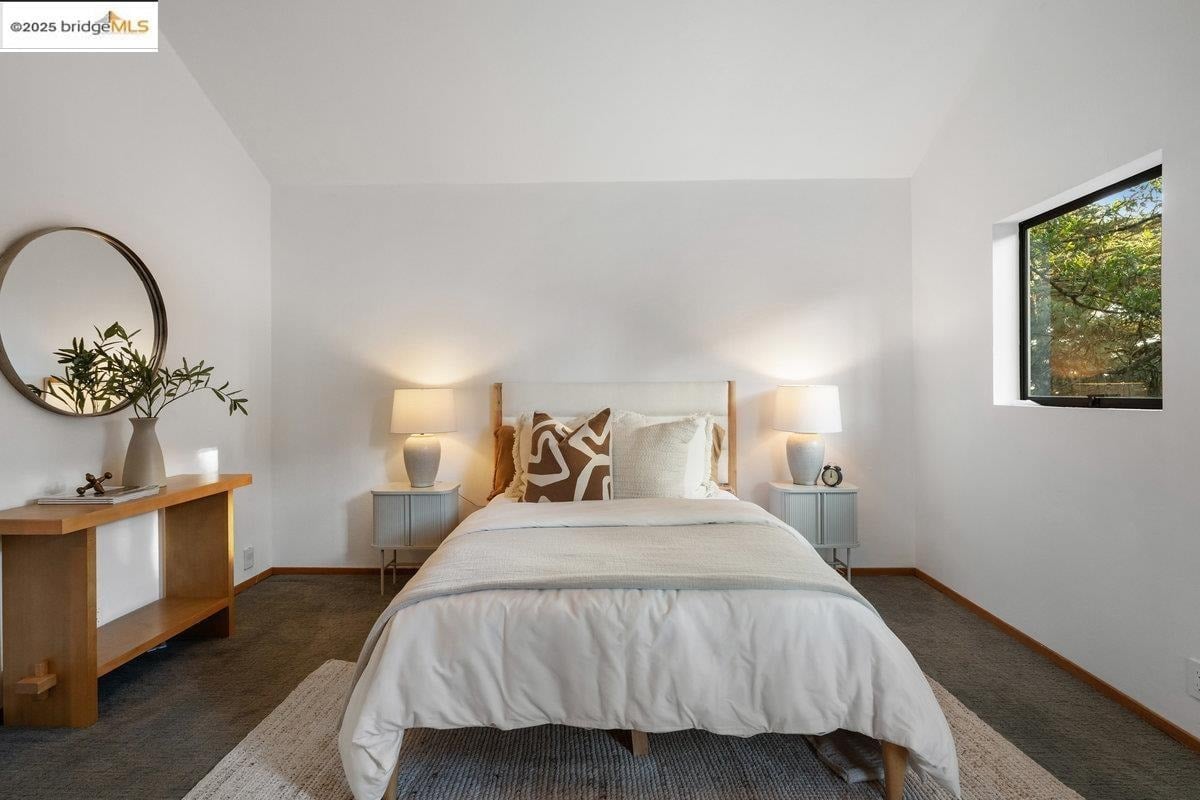 2112 Manzanita Dr