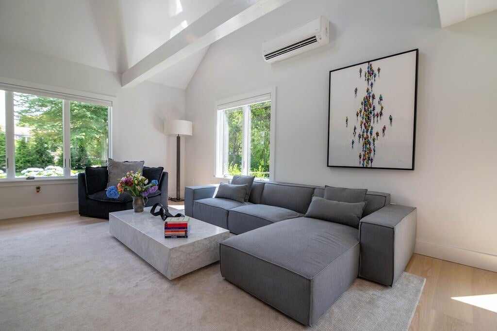 Edgartown Designer Retreat With Pool & Hot Tub