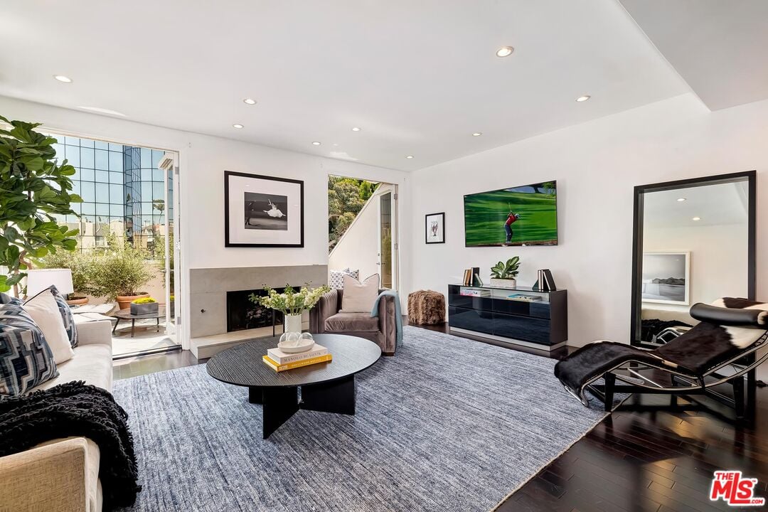 1131 20th St Unit: 2