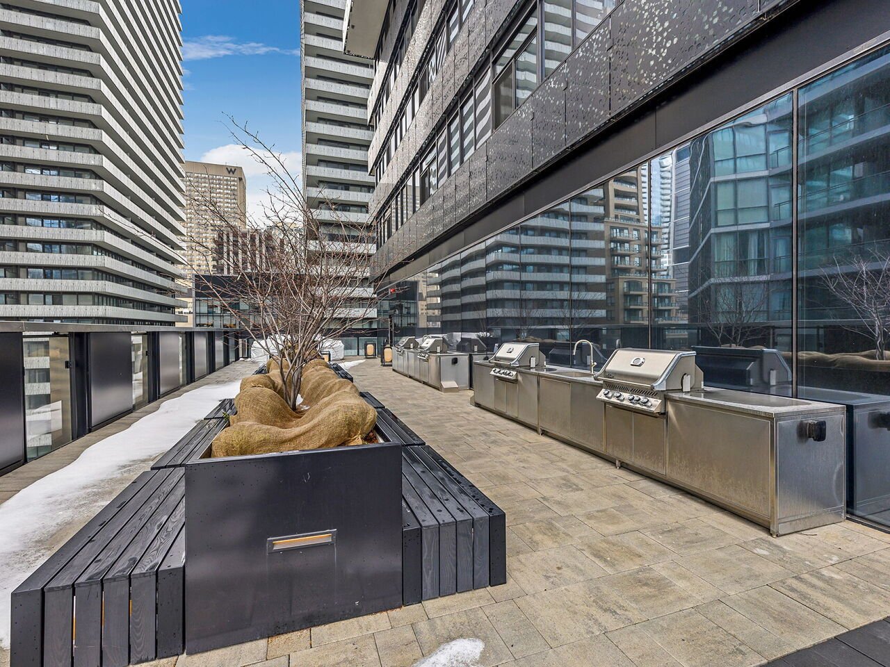 55 Charles St E Unit: 2604