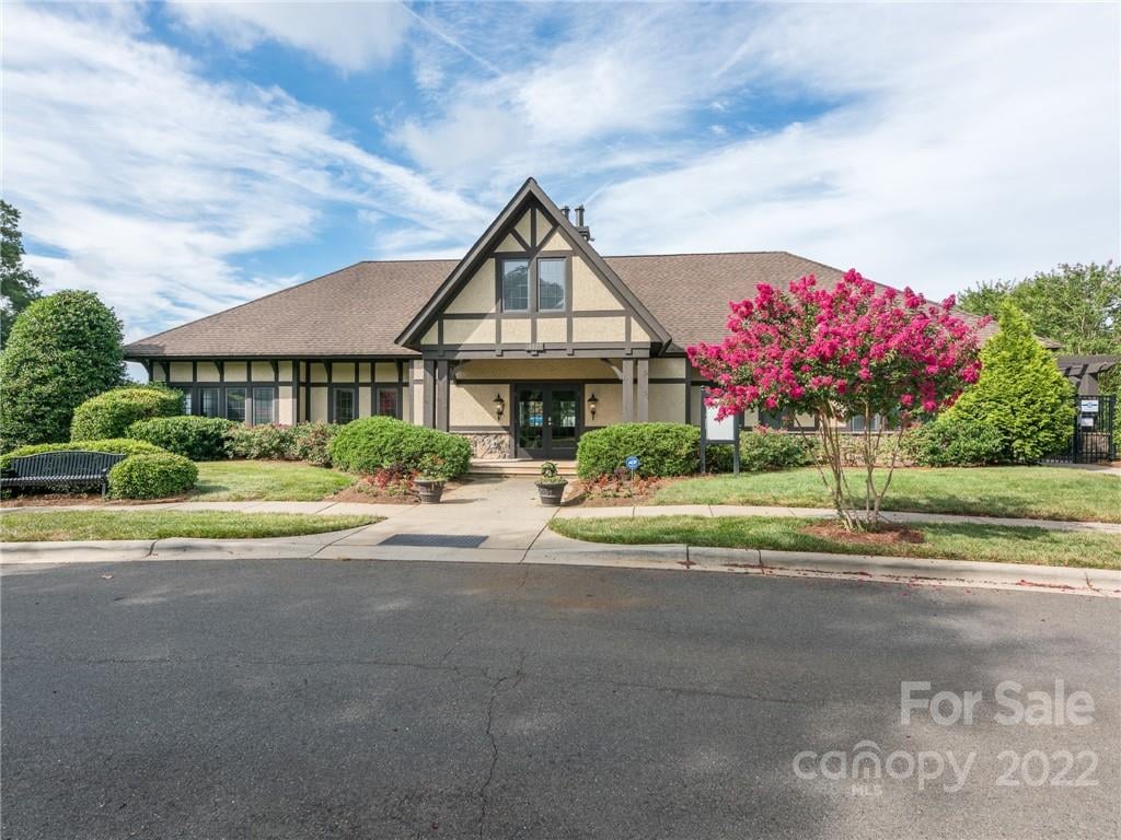 2704 Occaneechi Ct