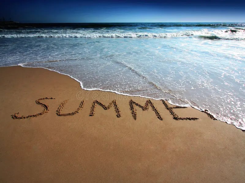 From Beach Bags to Backpacks: How the End of Summer Shapes the Market