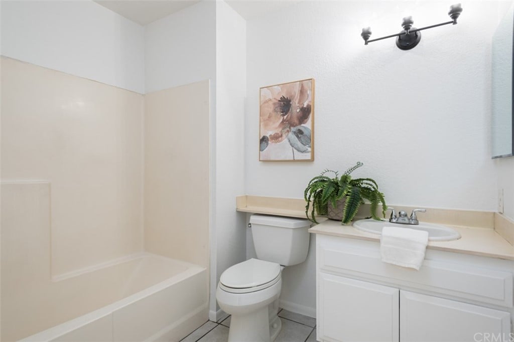 2750 W Segerstrom Ave, Unit D