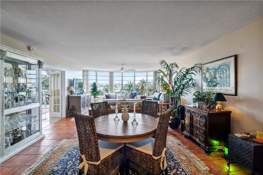 3051 NE 48th St APT 401