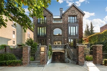 1122 Broadway E #301