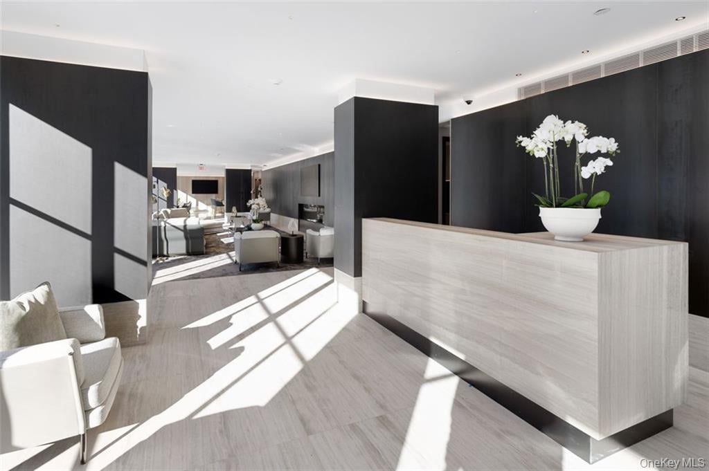 41 Richmondville Avenue Unit: 303