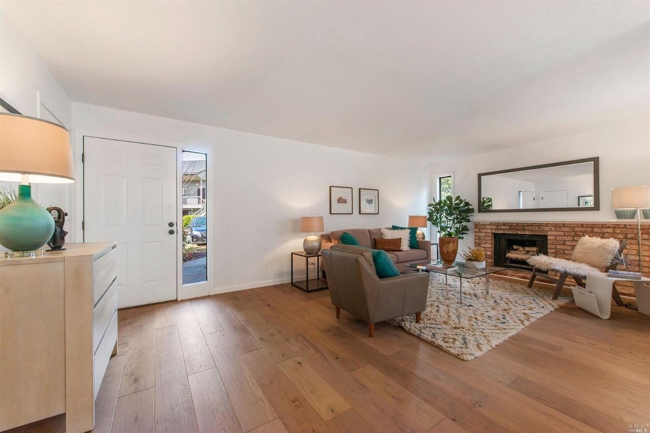 20 Cypress Pl