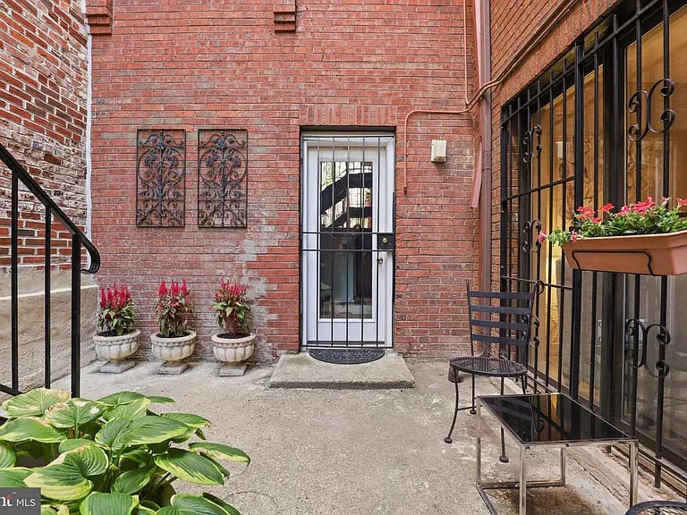 1435 Corcoran St NW APT 5