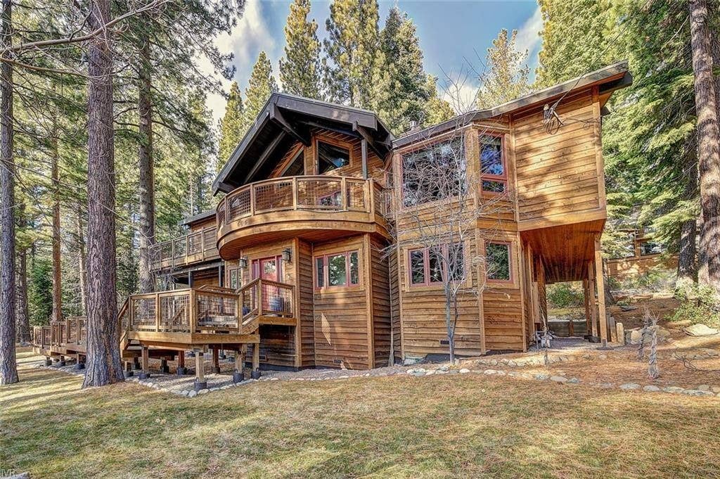 New Listing: 606 Lakeshore Blvd.