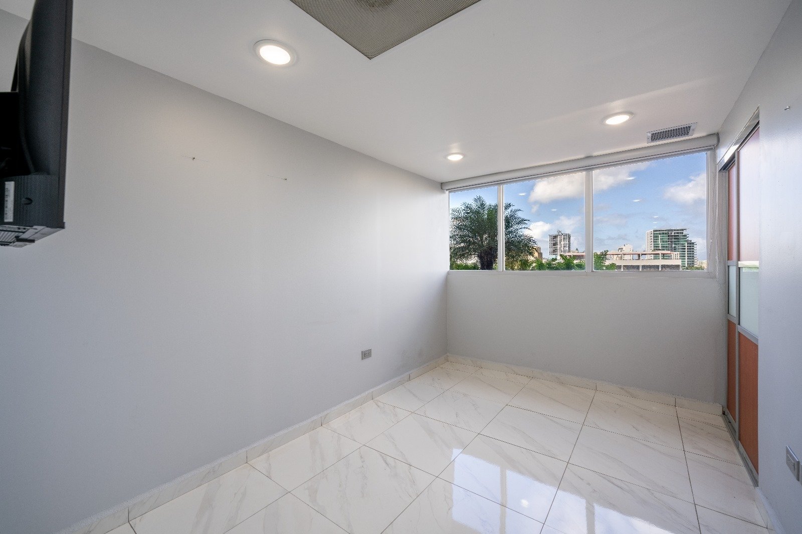 Office Space, VIG Tower, Santurce, PR 00907