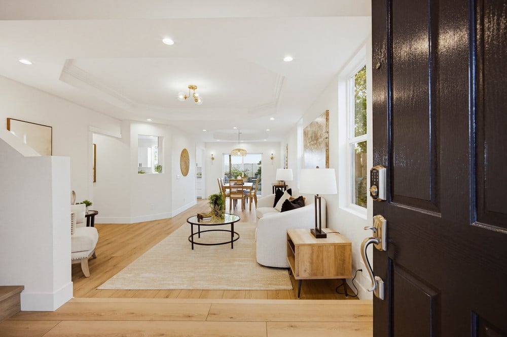 39912 Hillsboro Cir