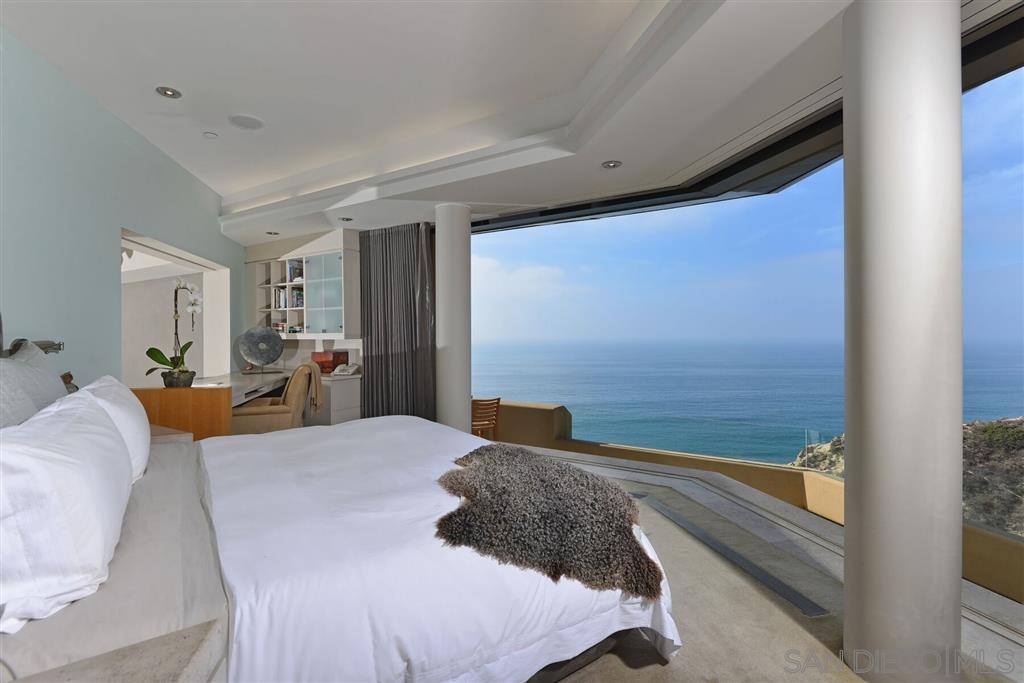 9828 La Jolla Farms Rd