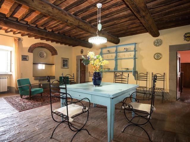 Enchanting Countryside Estate in Arezzo