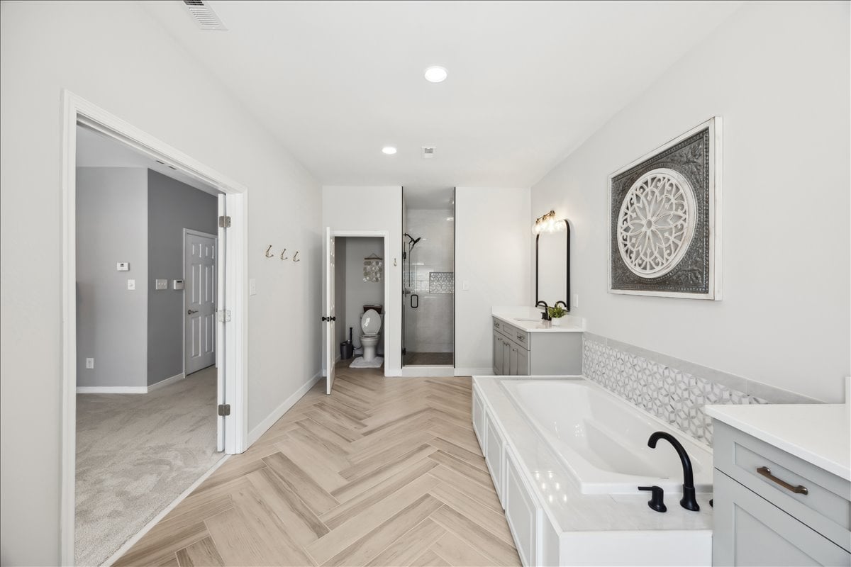 4513 Lake Summer Mews