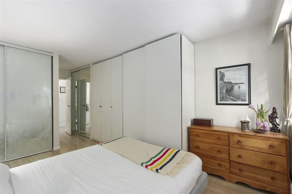 2255 York Ave, #109