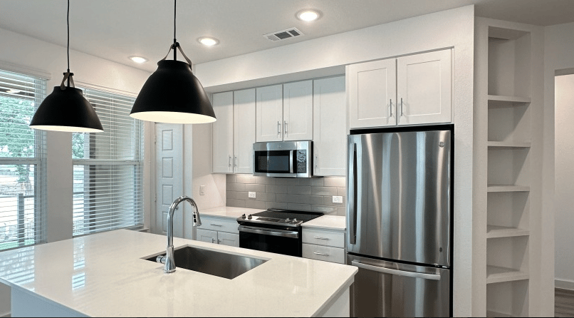 3 Months Free & $1,000 Look & Lease Gift Card!