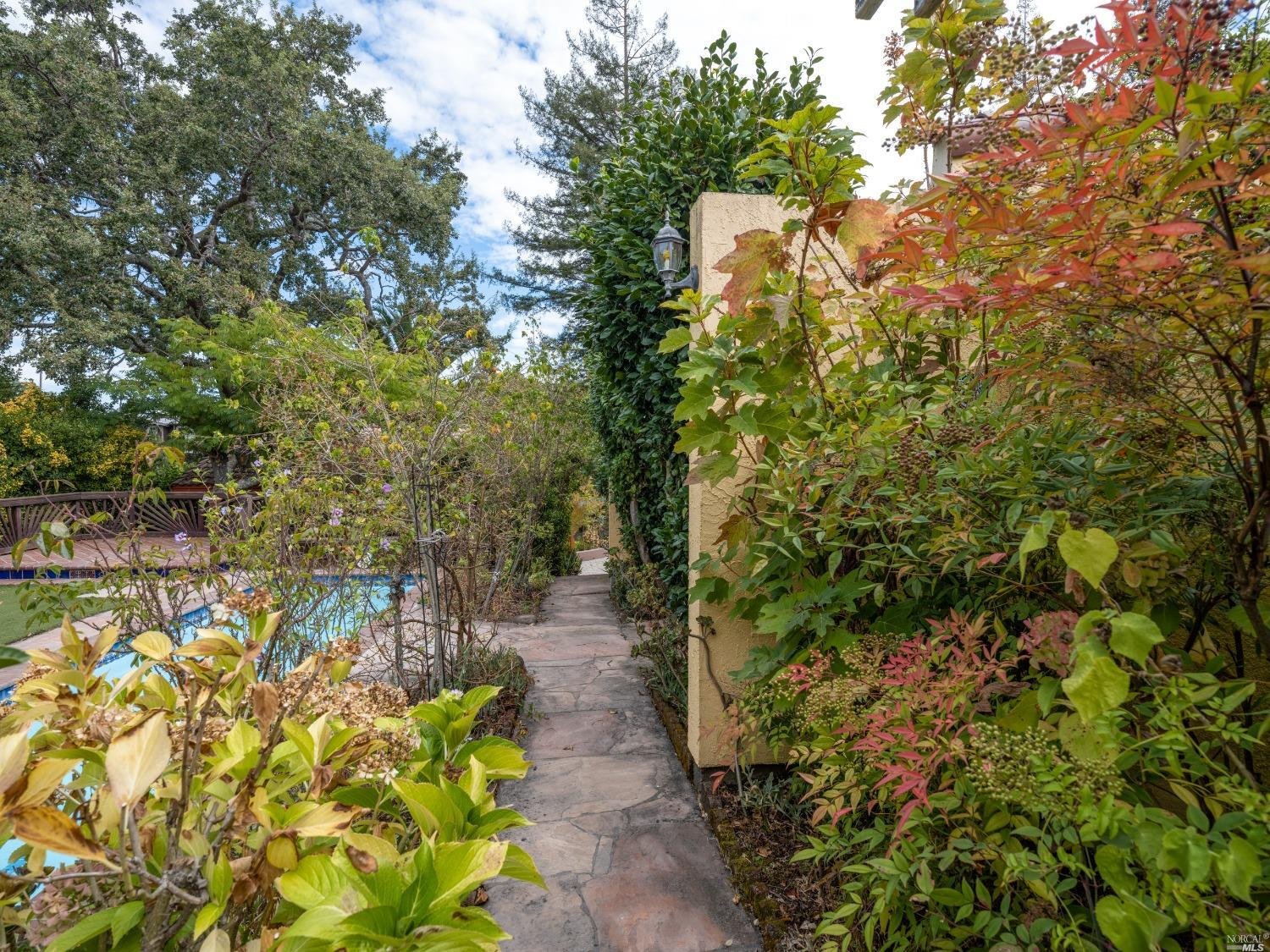 144 Magnolia Ave