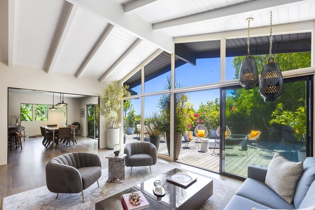 Halo Crest, Queens Rd, 90069