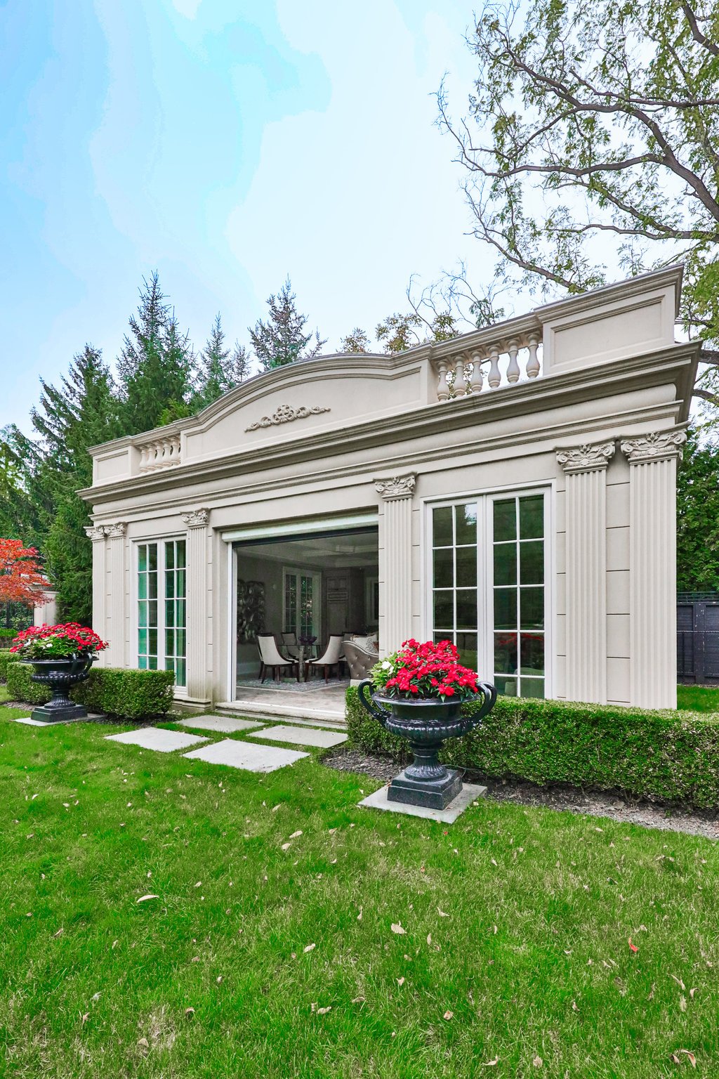 489 Lakeshore Road East