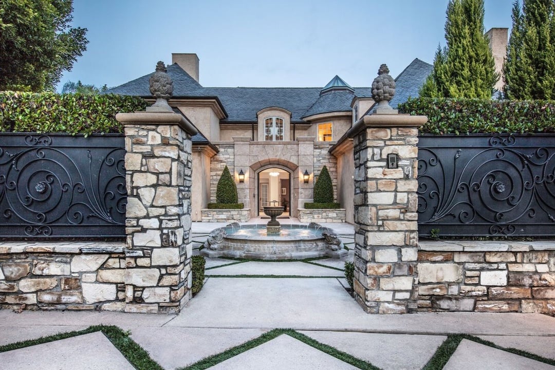 Infinity Manor